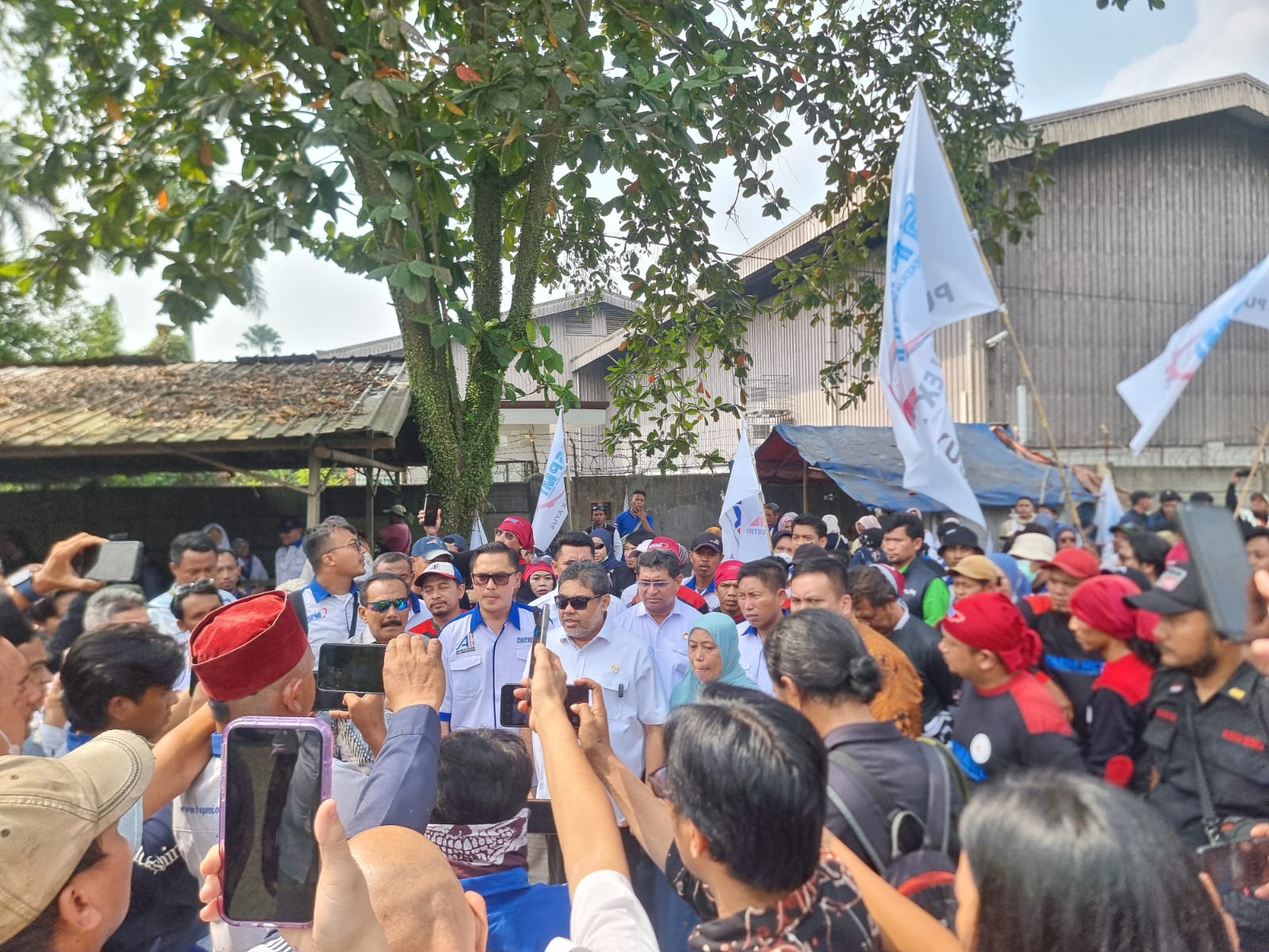 Said Iqbal Hadir di PT Molex Ayus, Polsek Cikupa Kawal Aksi Buruh Tetap Aman dan Kondusif
