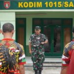Komandan Kodim 1015/Sampit Serahkan Kaporlap PDL Prima