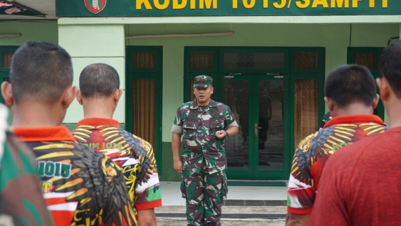 Komandan Kodim 1015/Sampit Serahkan Kaporlap PDL Prima