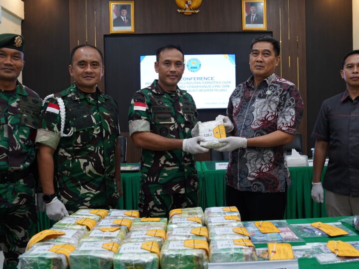 Gagalkan Peredaran Narkoba Skala Besar, Kodam XII/Tpr Amankan 21,4 Kg Sabu dan Serahkan WNA Malaysia ke BNNP Kalbar