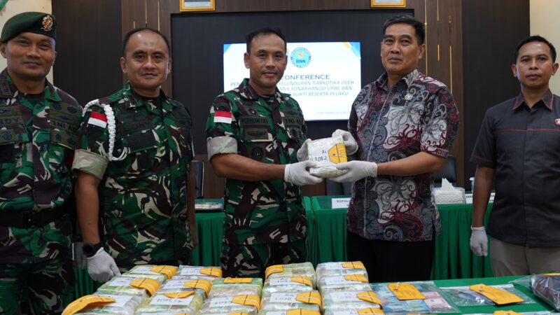 Gagalkan Peredaran Narkoba Skala Besar, Kodam XII/Tpr Amankan 21,4 Kg Sabu dan Serahkan WNA Malaysia ke BNNP Kalbar
