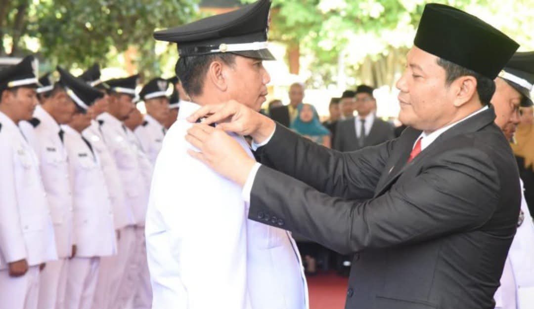 BUPATI H.SUBANDI DAN WAKILNYA RESMI MELANTIK 80 KEPALA DESA TERPILIH DI SIDOARJO