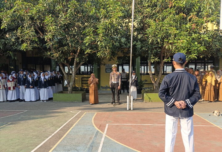 Jadi Pembina Upacara di SMPN 2 Panongan, Kasat Lantas Polresta Tangerang Edukasi Pelajar soal Aturan Sepeda Listrik di Jalan Raya