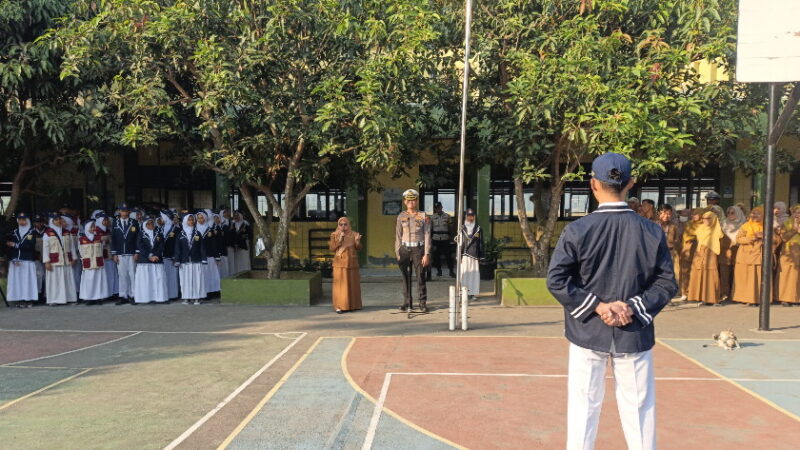 Jadi Pembina Upacara di SMPN 2 Panongan, Kasat Lantas Polresta Tangerang Edukasi Pelajar soal Aturan Sepeda Listrik di Jalan Raya