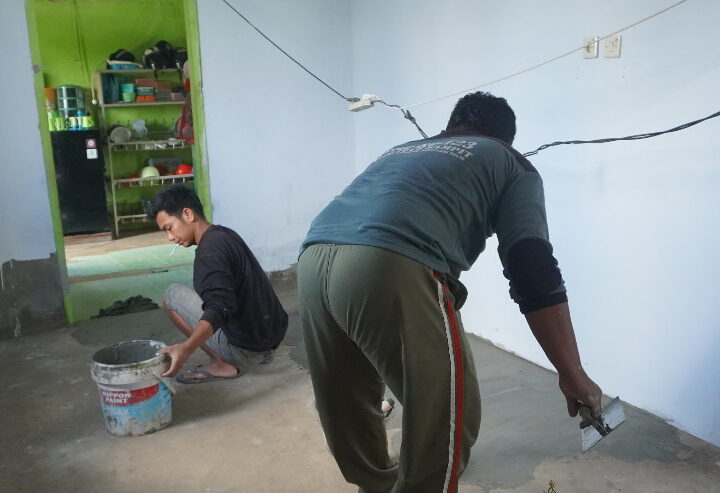Wujud Kemanunggalan TNI dan Rakyat, Kodim 1015/Sampit Bedah Rumah Bapak Maskur di Kotawaringin Timur