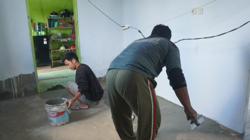 Wujud Kemanunggalan TNI dan Rakyat, Kodim 1015/Sampit Bedah Rumah Bapak Maskur di Kotawaringin Timur