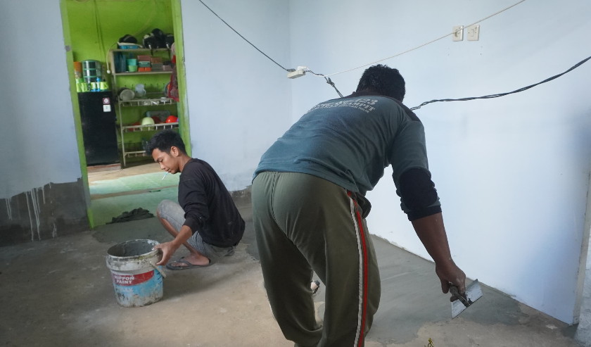 Wujud Kemanunggalan TNI dan Rakyat, Kodim 1015/Sampit Bedah Rumah Bapak Maskur di Kotawaringin Timur