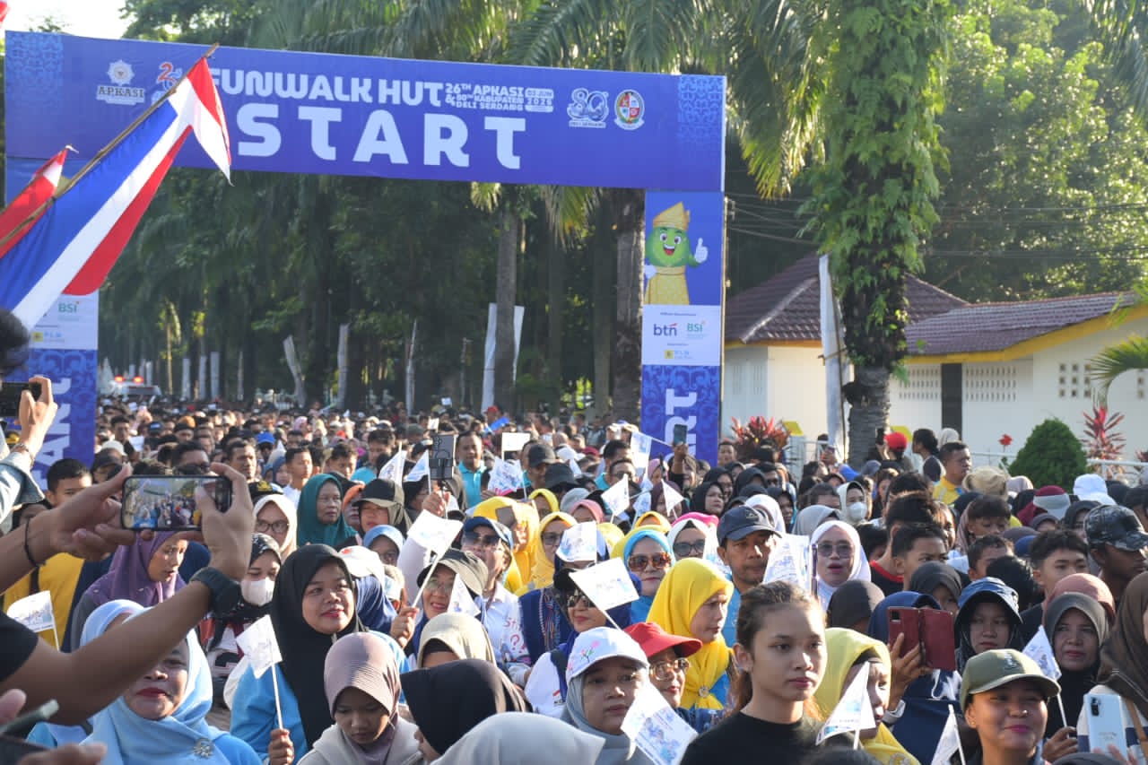 Fun ‘Walk Dan Luky’ Draw HUT APKASI ke-26 dan HUT ke-80 Dihadiri Ribuan Warga