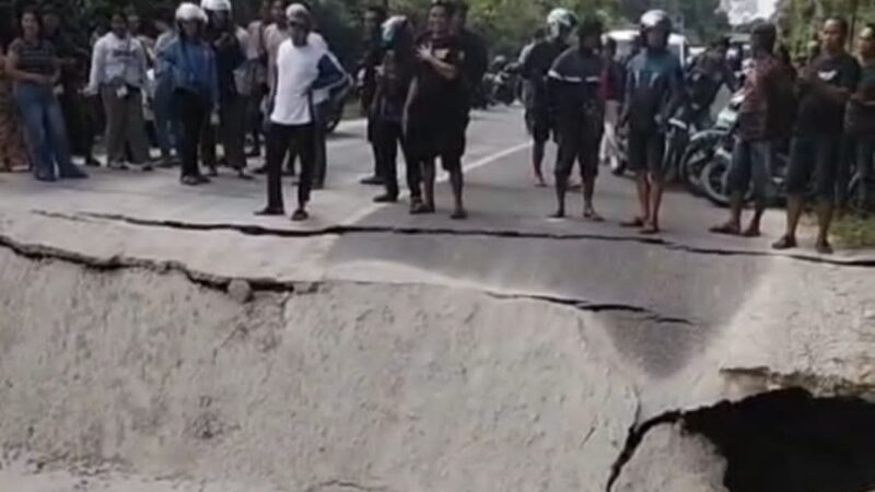 Box Culvert Ambruk di Jalan Cilik Riwut Km 11 Katingan, Jalur Trans Kalimantan Lumpuh Total