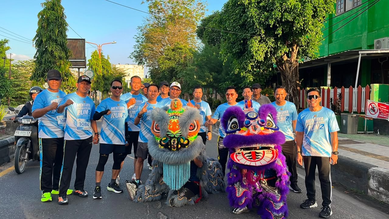 Ribuan Warga Sampit Padati Fun Run Bhayangkara Ke-80 Polres Kotim