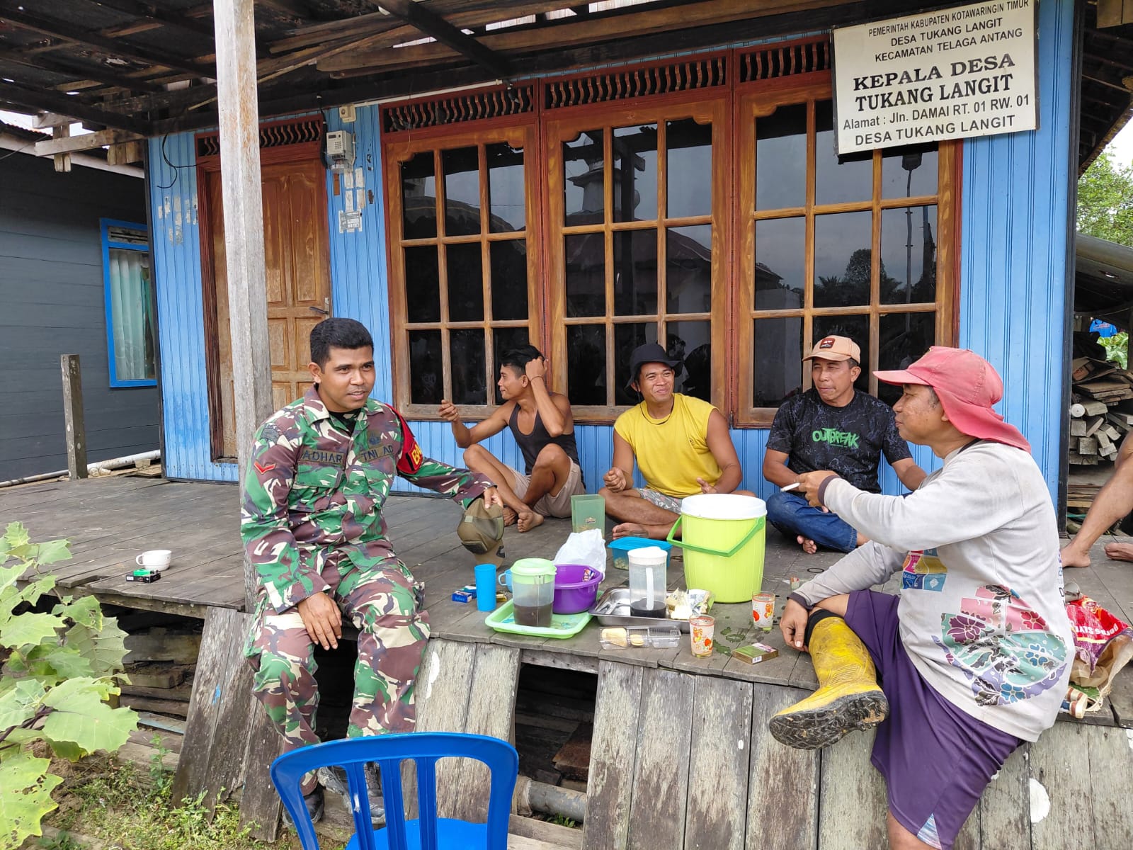 Jalin Keakraban, Babinsa Koramil 1015-08/Mentaya Hulu Rutin Pantau Wilayah Binaan