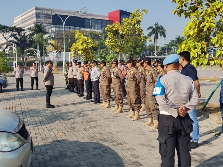 Kapolsek Panongan Pimpin Apel Pengamanan Hari Kedua Festival Ketenagakerjaan di Mall Ciputra Tangerang