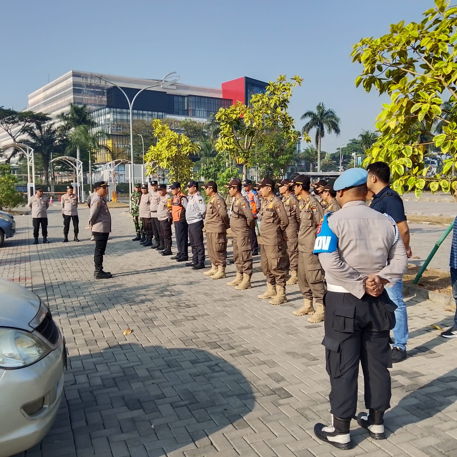 Kapolsek Panongan Pimpin Apel Pengamanan Hari Kedua Festival Ketenagakerjaan di Mall Ciputra Tangerang