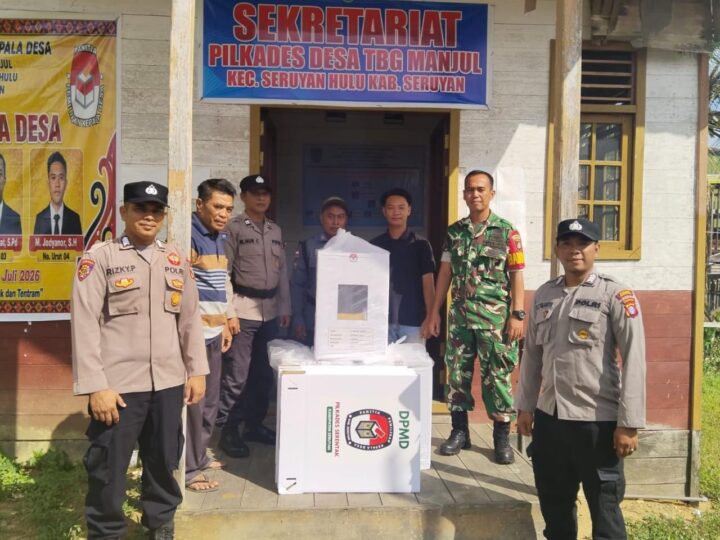 Kawal Demokrasi, Personel Kodim 1015/Sampit Amankan Distribusi Kotak Suara Pilkades Seruyan Kotawaringin