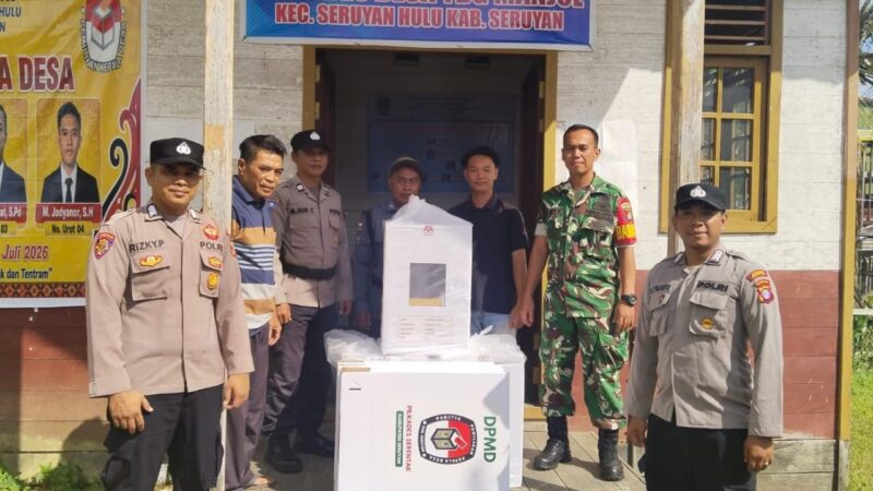 Kawal Demokrasi, Personel Kodim 1015/Sampit Amankan Distribusi Kotak Suara Pilkades Seruyan Kotawaringin