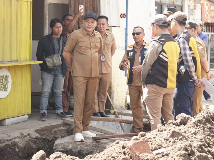 Sidak Pembangunan Jalan Bluru Kidul, Bupati Sidoarjo Subandi Warning Proyek Harus Tepat Waktu