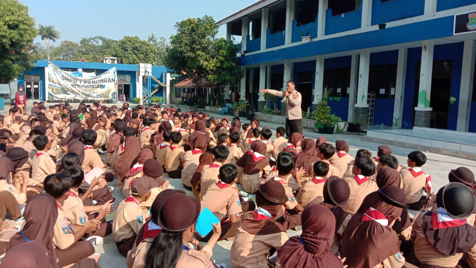 MPLS Jadi Momentum Edukasi, Polsek Panongan Bekali Pelajar SMPN 1 Panongan Bahaya NARZA