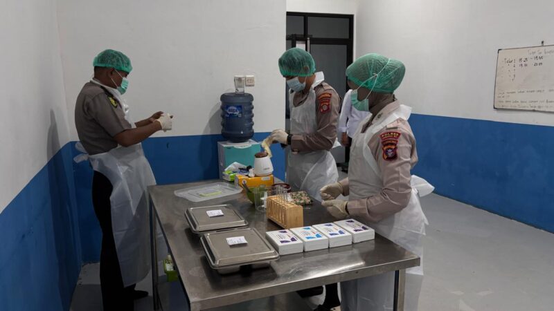 Jamin Keamanan Pangan, Si Dokkes Polres Kotim Periksa Kandungan Zat Berbahaya pada Makanan SPPG