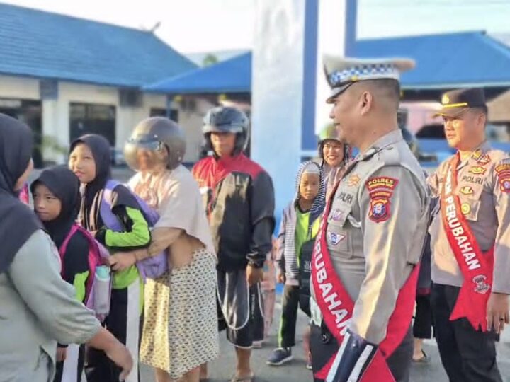 Pererat Kedekatan dengan Masyarakat, Satlantas Polres Kotim Gelar Aksi Sosial Jumat Berkah