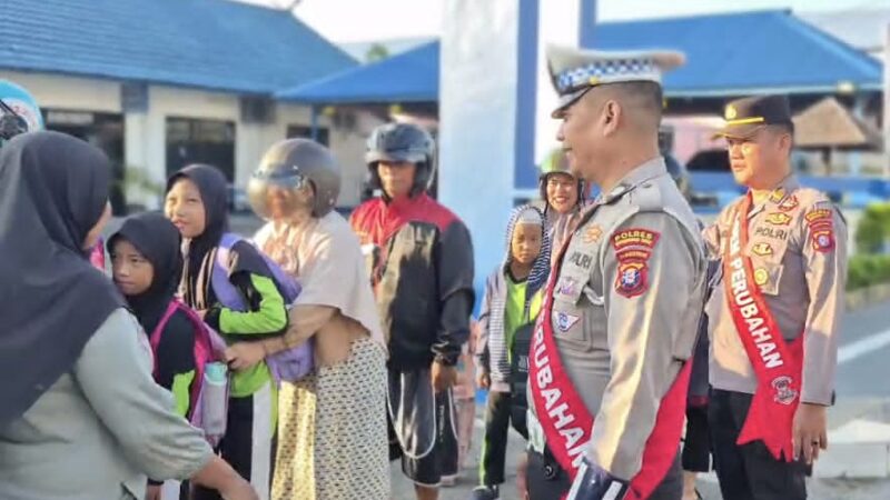 Pererat Kedekatan dengan Masyarakat, Satlantas Polres Kotim Gelar Aksi Sosial Jumat Berkah