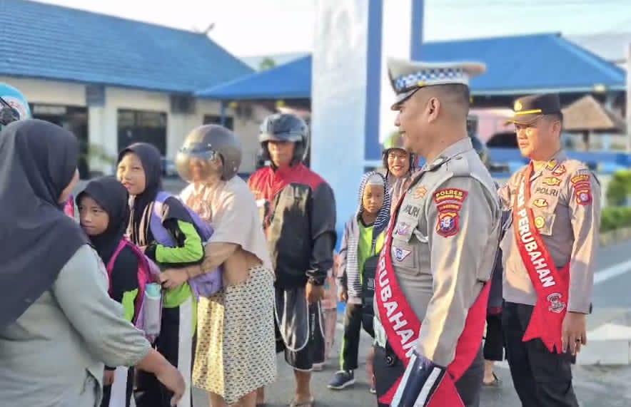 Pererat Kedekatan dengan Masyarakat, Satlantas Polres Kotim Gelar Aksi Sosial Jumat Berkah