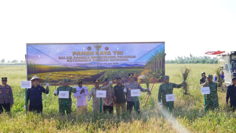 Perkuat Ketahanan Pangan Nasional, Dandim 1015/Sampit Dampingi Pangdam XXII/TB, Gubernur, dan Kapolda Kalteng Hadiri Panen Raya Padi