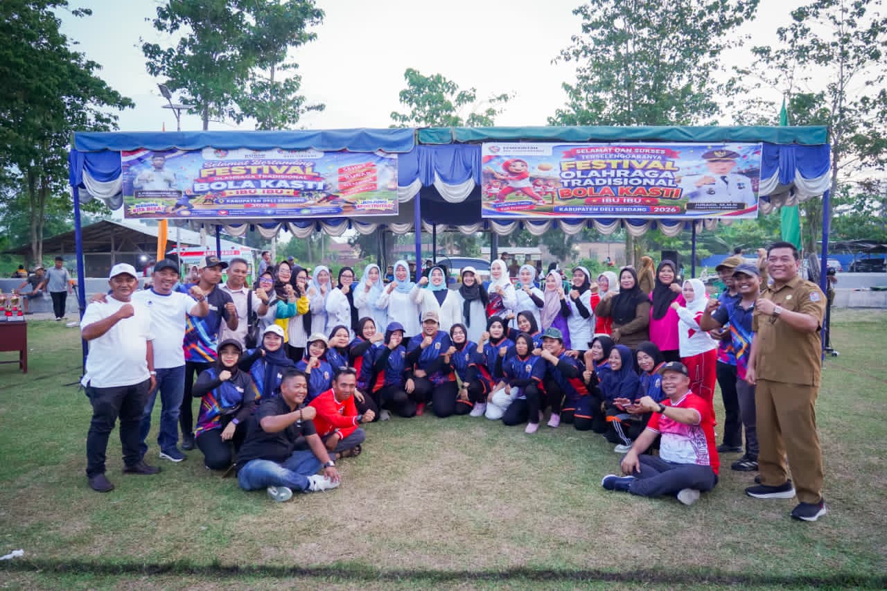 Ketua TP-PKK Ny.dr.Hj.Jelita Asri Ludin Tambunan Membuka Festival Olahraga Tradisional “Bola Kasti Antar Ibu-ibu”