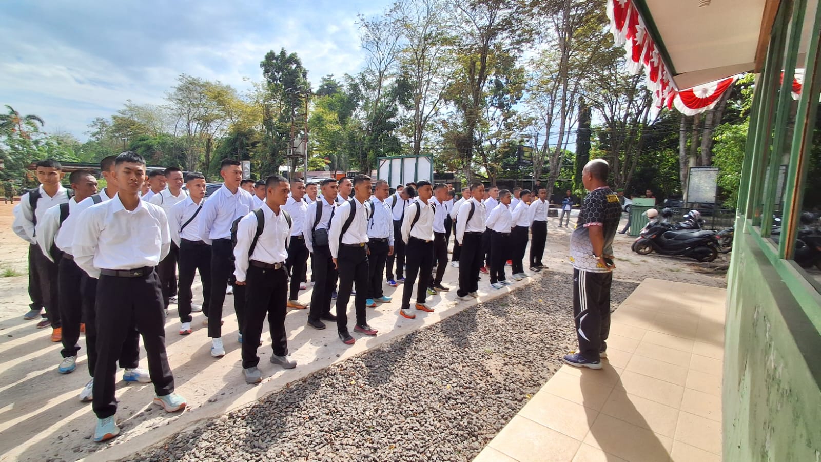 Dandim 1015/Sampit Lepas 70 Calon Bintara PK TNI AD 2026 Menuju Seleksi Tingkat Kodam