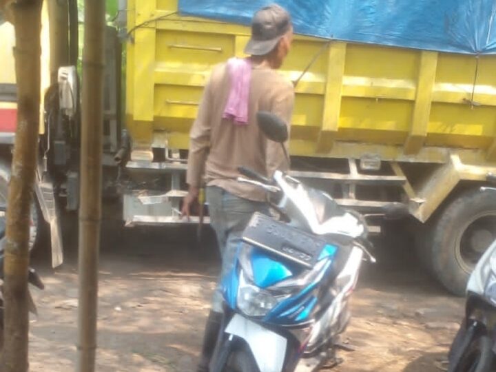 Warga Kp. Kompa 1, Kompa 2, dan Lebak Kaniba Pro-Kontra Aktivitas Pembakaran dan Peleburan Aki Bekas Diduga Ilegal