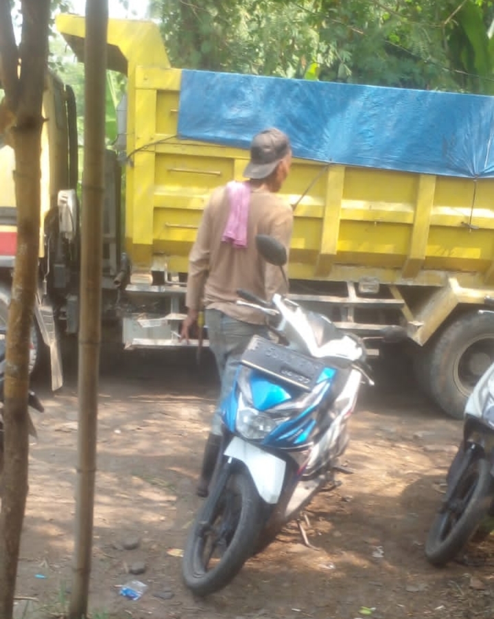 Warga Kp. Kompa 1, Kompa 2, dan Lebak Kaniba Pro-Kontra Aktivitas Pembakaran dan Peleburan Aki Bekas Diduga Ilegal