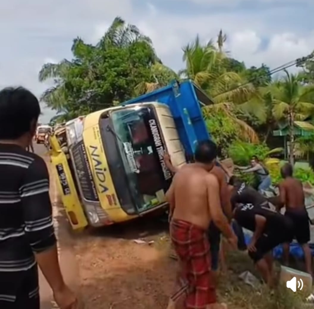 Kecelakaan Tragis di Jalan Tjilik Riwut Cempaga: Hindari Truk Depan, Truk Oleng dan Timpa Ibu-Anak