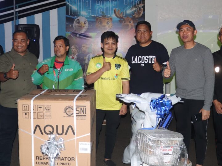 Ratusan Warga, TNI, hingga Ojol Nobar Semifinal Piala Dunia di Polresta Tangerang, Doorprize Buat Suasana Makin Seru
