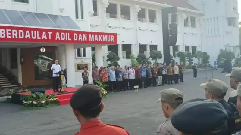 Wali Kota Surabaya Eri Cahyadi Berjanji Copot Jajarannya Jika Aduan Hotline Tak Ditangani Lebih dari 24 Jam