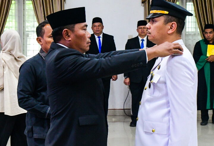 Wabup Lom Lom Suwondo SS Lantik 25 Pejabat Administrator ”Tekankan Pelayanan Publik yang Cepat dan Humanis”