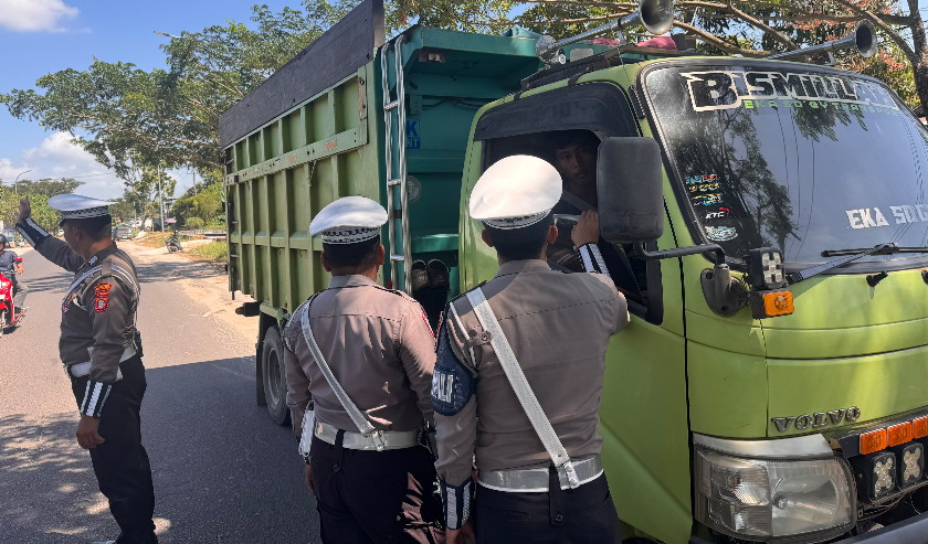 Tingkatkan Kesadaran Berkendara, Satlantas Polres Kotim Gelar Aksi “Polantas Menyapa” di Jl. Pramuka Sampit