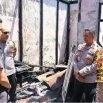 Kapolres Kobar AKBP Joko Handono S.I.K, M.H, M.M Serahkan Bantuan Kepada Personel Yang Mengalami Musibah