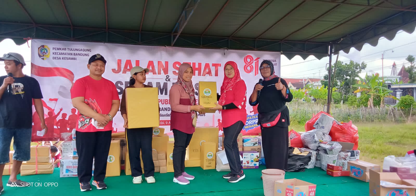 PEMDES KESAMBI TULUNGAGUNG SUKSES GELAR SENAM DAN JALAN SEHAT, DIHADIRI CAMAT SERTA KETUA TP PKK KECAMATAN BANDUNG