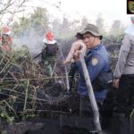 Sinergi TNI dan Tim Gabungan Berhasil Padamkan 2 Hektare Karhutla di Seruyan