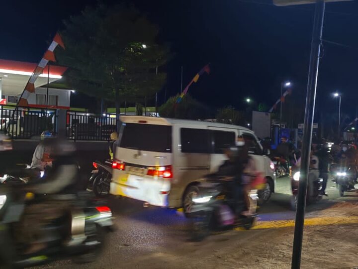 Antrean Pertalite di SPBU Jalan Cristopel Mihing Sampit Mengular Hingga Makan Separuh Jalan, Diduga Dipenuhi Pelangsir