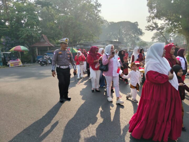 Satlantas Polres Kotim Amankan Pawai Anak TK Shauha Qolbu Meriahkan HUT RI Ke-81
