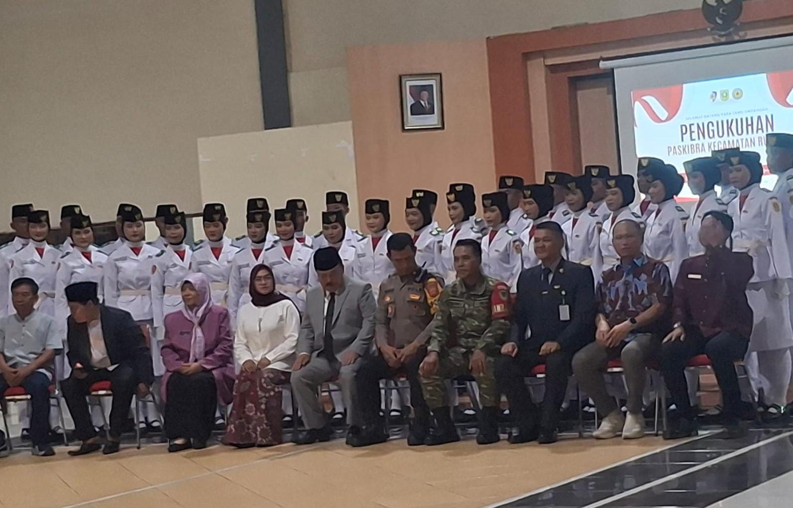 Tangis Haru dan Bangga: 3 Siswa SMA Plus Bina Terampil Siap Kibarkan Merah Putih di Rumpin