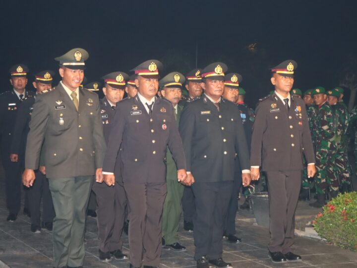 Menjelang HUT ke-81 RI, Dandim 1015/Sampit Pimpin Apel Kehormatan dan Renungan Suci di TMP Batarung Sampit