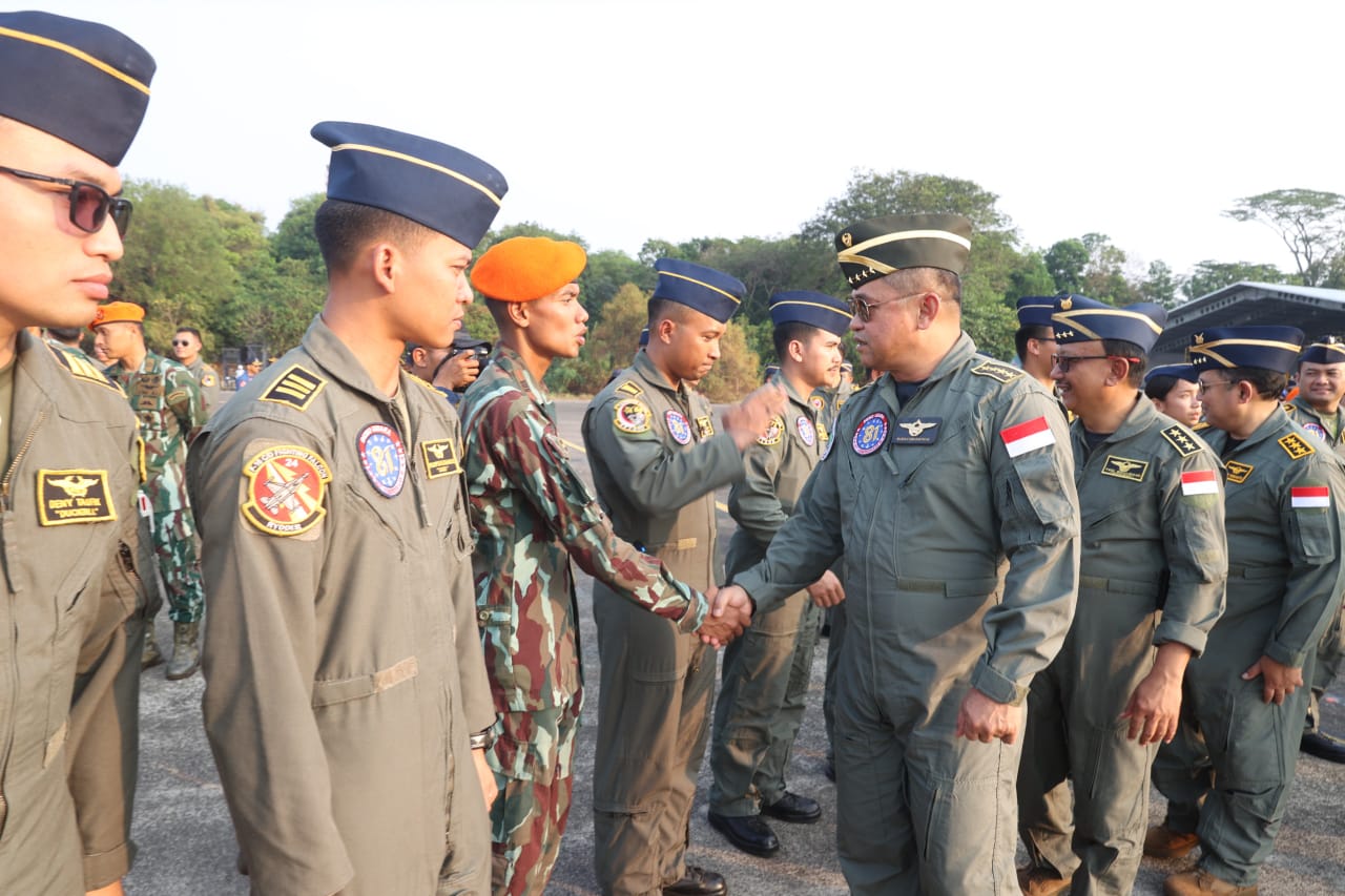 Kasad Apresiasi Penerbang Demo Udara HUT ke-81 RI