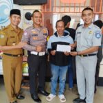 Semarak HUT RI Ke-81 Samsat Kotim Bagi Door Prize Bagi Wajib Pajak Tertib