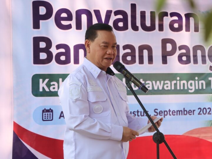 Kapolres Kotim Hadiri Launching Bantuan Pangan dan Gerakan Pangan Murah di Taman Kota Sampit