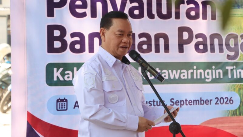 Kapolres Kotim Hadiri Launching Bantuan Pangan dan Gerakan Pangan Murah di Taman Kota Sampit
