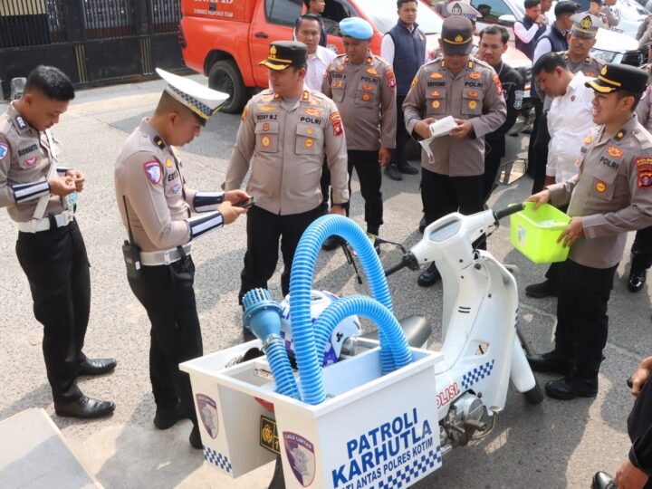 Siaga Penuh Kapolres Kotim Cek Kesiapan Pemadaman Kebakaran dan Bagikan APD Serta Vitamin Untuk Personel