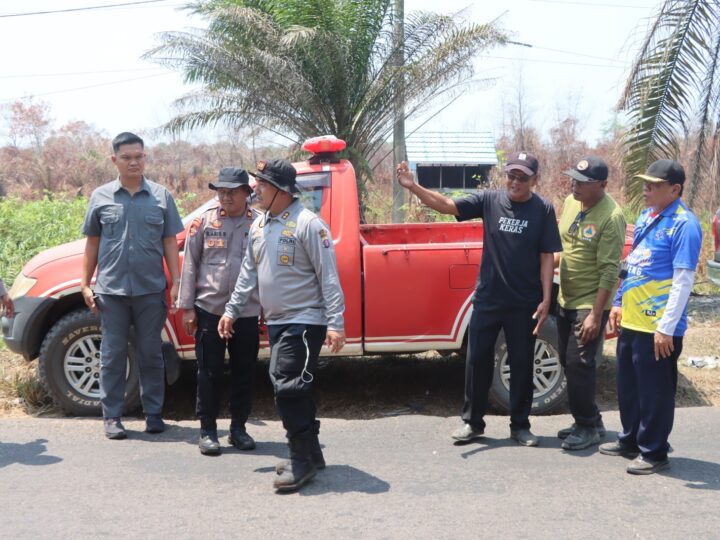 Gotong Royong Padamkan Api, Polres Kotim, TNI dan SOPD Kompak Jinakkan Karhutla di Baamang
