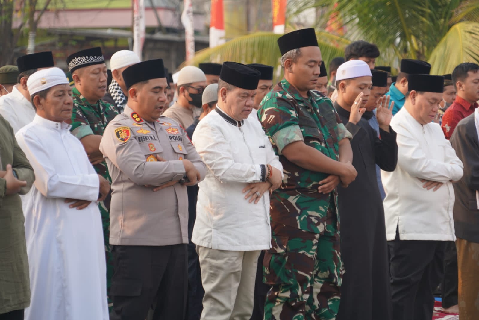 Komandan Kodim 1015/Sampit serta Anggota Kodim 1015/Spt Ikuti Sholat Istisqo