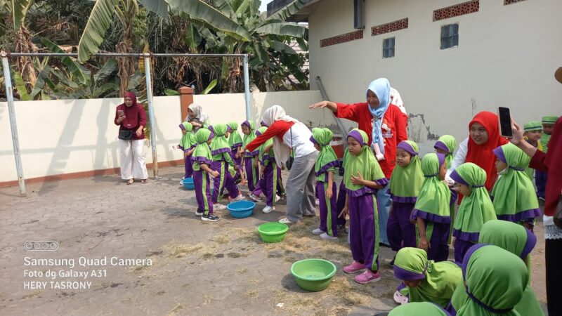 Meriahkan HUT RI ke-81, PAUD KB Al-Ummy Tegal Rejo Gelar “Jumat Berkah” dan Lomba Ceria untuk Anak Usia Dini